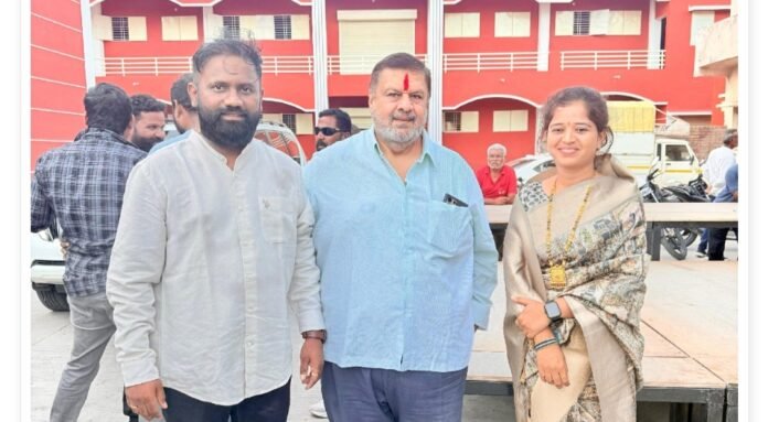 युवकांच्या सामाजिक सहभागातून गणेश मंडळाला स्टेज भेट — रघुनाथराजे नाईक निंबाळकर यांच्या वाढदिवसानिमित्त उपक्रम!