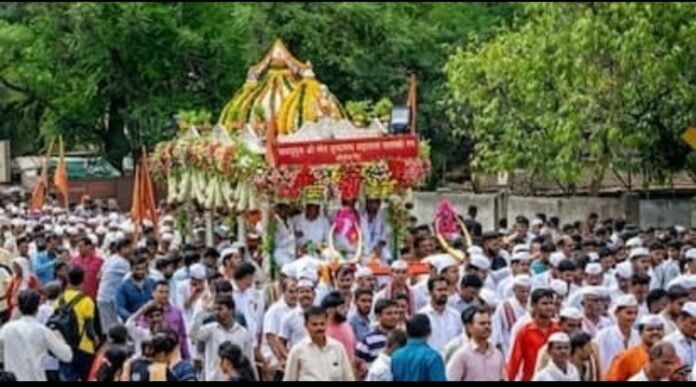 भक्तिरसात न्हालं फलटण शहरजिल्हा नियोजन समितीच्या सदस्या अॅड. जिजामाला निंबाळकर म्हणाल्या – “वारकऱ्यांची सेवा हेच मोठं भाग्य”