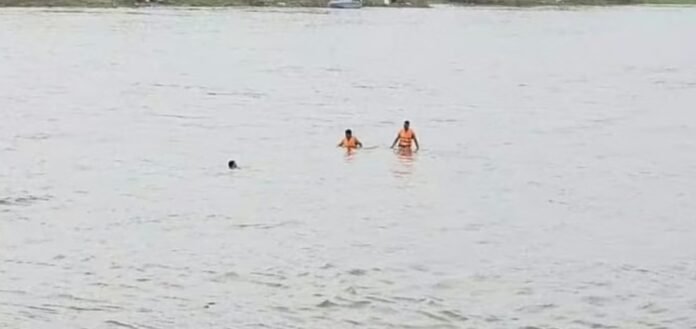 वारीमध्ये काळाची झडप; नीरा नदीत स्नानासाठी गेलेल्या १५ वर्षीय वारकऱ्याचा पाण्यात बुडून अपघात
