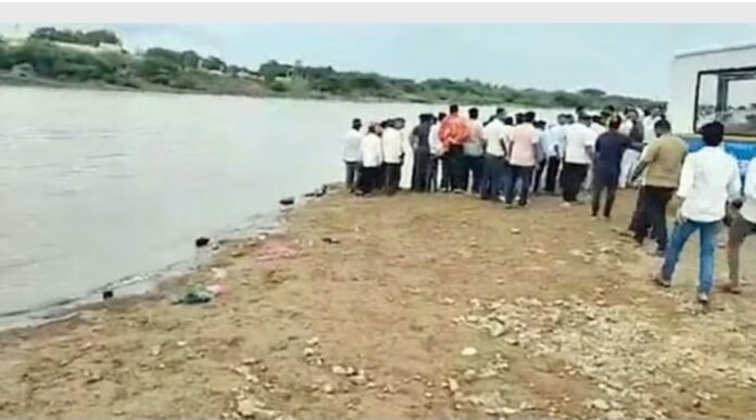 वारीत दु:खद घटना : नीरा नदीत बुडालेल्या १५ वर्षीय गोविंदचा मृतदेह ३५ तासांनंतर सापडला