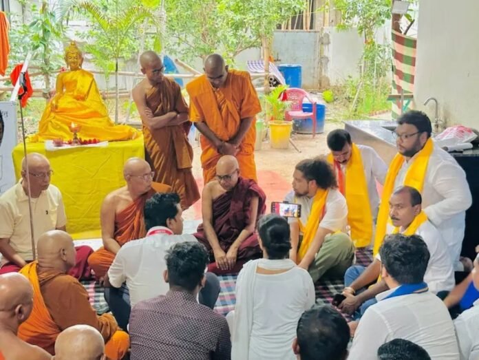 महाबोधी महाविहार मुक्तीसाठी बोधगयामध्ये आंदोलन; सुजात आंबेडकर यांचा सहभाग