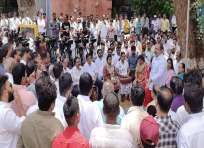 प्रविण गायकवाड यांच्यावर हल्ल्याचा निषेध; पुण्यात संतप्त जाहीर सभा, मास्टरमाईंडवर कारवाईची मागणी”