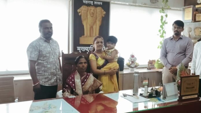 सेवेला सलाम! फलटण नगर परिषदेमध्ये श्रीमती माया काकडे यांचा अनोख्या पद्धतीने सेवानिवृत्ती सत्कार