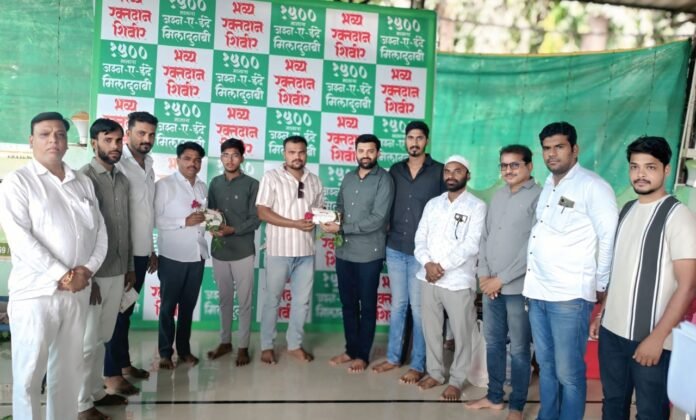 नातेपुतेत पैगंबर मोहम्मद साहेबांच्या १५०० व्या जयंतीनिमित्त भव्य रक्तदान शिबिर; ४१५ जणांचा उत्स्फूर्त सहभाग