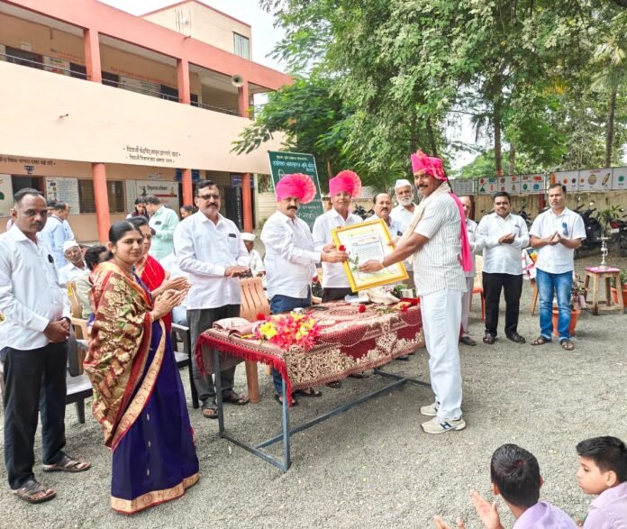 आदर्श शिक्षक सन्मान पुरस्काराने श्री. काशिनाथ सोनवलकर यांचा गौरव