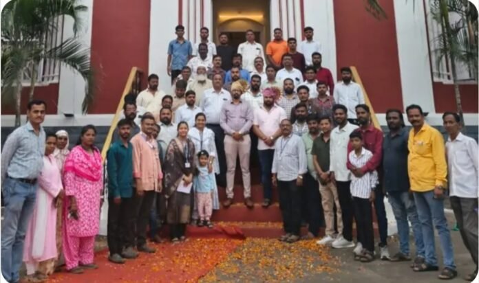 फलटण नगरपरिषदेत मुख्याधिकारी निखिल मोरे यांना भावनिक निरोप, निखिल जाधव यांचे भव्य स्वागत