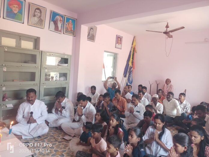 पवारवाडीत ‘दर रविवारी – चला बुद्धविहारी’ अभियानांतर्गत सूत्रपठन व संविधान जनजागृती