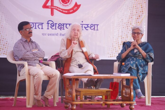 कोणतेही मोठे काम टिकून राहण्यासाठी एक भक्कम रचना आवश्यक असते. फक्त उत्साहाने वर्षानुवर्षे काम सुरू ठेवता येत नाही.” – मॅक्सिन बर्नसन
