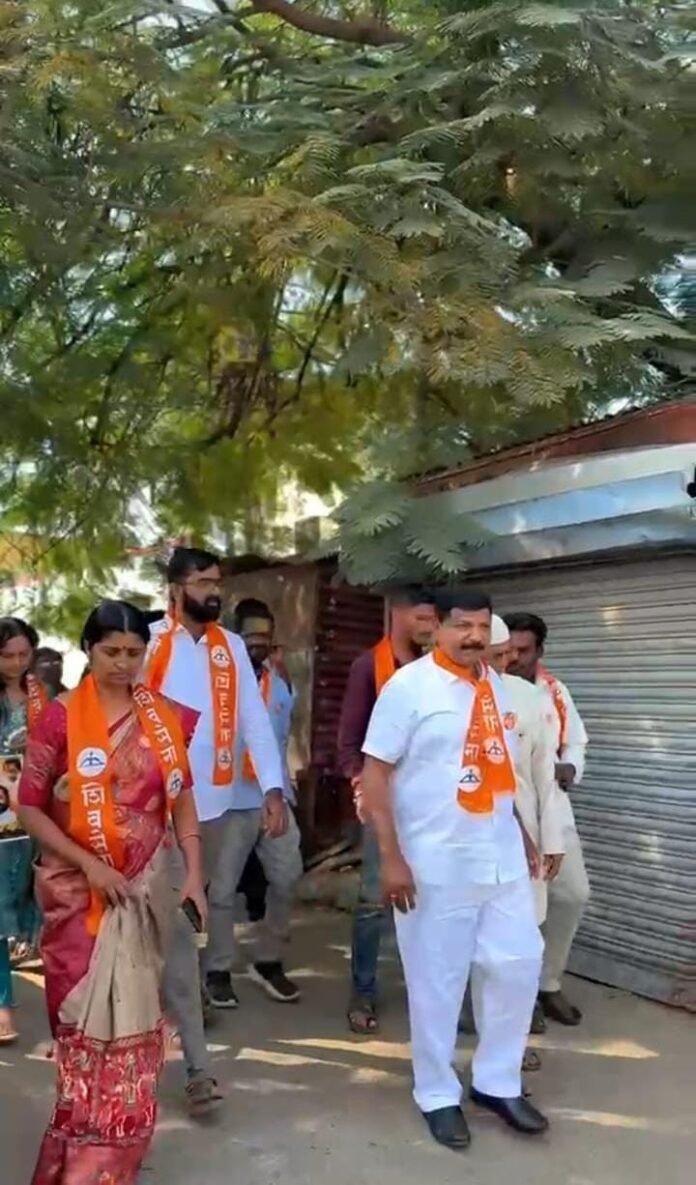 प्रभाग 12 मध्ये विकास काकडे व स्मिता शहा यांचा जनसंपर्क, नागरिकांच्या समस्या ऐकून घेण्यावर भर