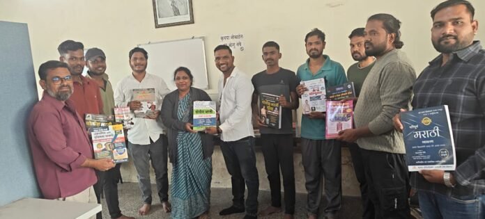 क्रांतीज्योती सावित्रीबाई फुले जयंतीनिमित्त वाचन संस्कृतीस चालना – फलटणमध्ये पोलीस भरती पुस्तकांचा संच भेट