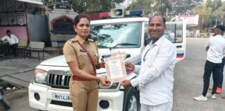 ७७ व्या प्रजासत्ताक दिनानिमित्त भारतीय बौद्ध महासभेमार्फत संविधान प्रस्ताविकेचे वाटप