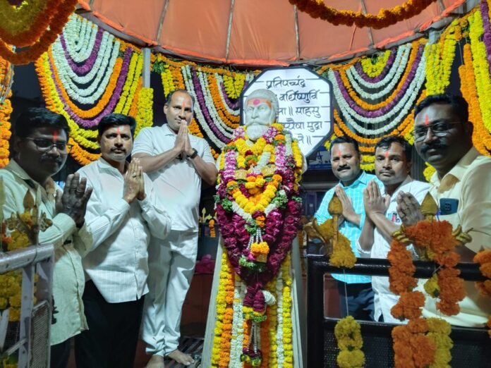 भारतीय बौद्ध महासभा फलटण तालुका शाखेकडून छत्रपती शिवाजी महाराजांना अभिवादन