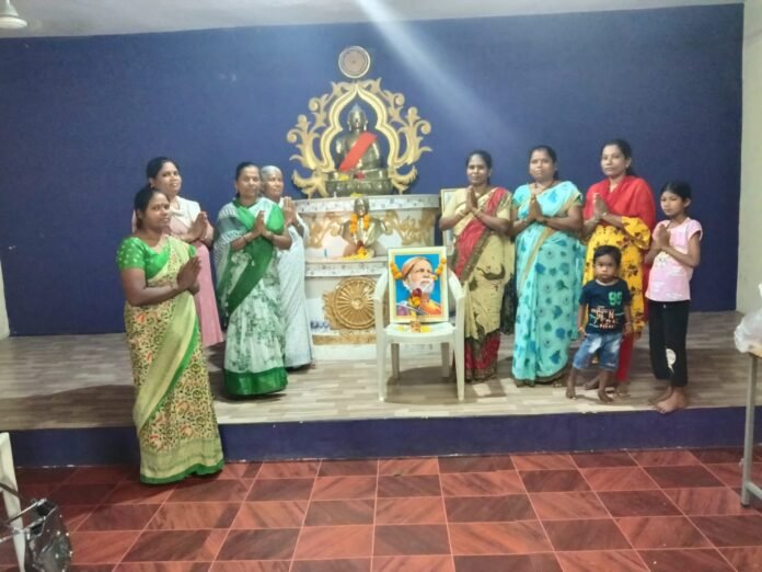 बुद्ध विहार व परिसर स्वच्छतेतून कोळकी येथे संत गाडगेबाबा यांची १५० वी जयंती साजरी