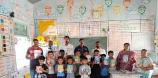 वाचन वेड’उपक्रमांतर्गत माण व फलटण तालुक्यातील विविध जिल्हा परिषद शाळांना ग्रंथालयाचे पुस्तकांचे वितरण