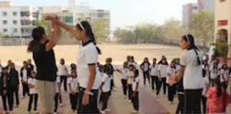 फलटणमध्ये विद्यार्थिनींसाठी स्वसंरक्षण प्रशिक्षण शिबिर; जागतिक महिला दिनानिमित्त उपक्रम