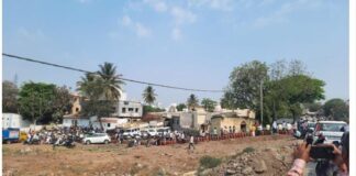 फलटणमध्ये घरगुती गॅस सिलेंडरचा तीव्र तुटवडा; एजन्सीसमोर नागरिकांच्या लांबच लांब रांगा