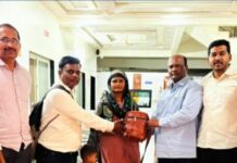 प्रामाणिकपणाचा आदर्श! फलटणमध्ये हरवलेली बॅग मालकिणीला सुखरूप परत