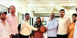 प्रामाणिकपणाचा आदर्श! फलटणमध्ये हरवलेली बॅग मालकिणीला सुखरूप परत