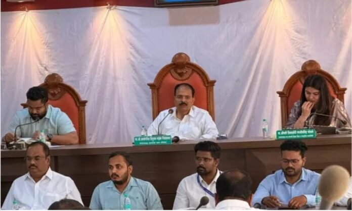 फलटण नगरपरिषद सभेत ४६ ठराव मंजूर; नामांतराच्या मुद्द्यावर जोरदार खडाजंगी