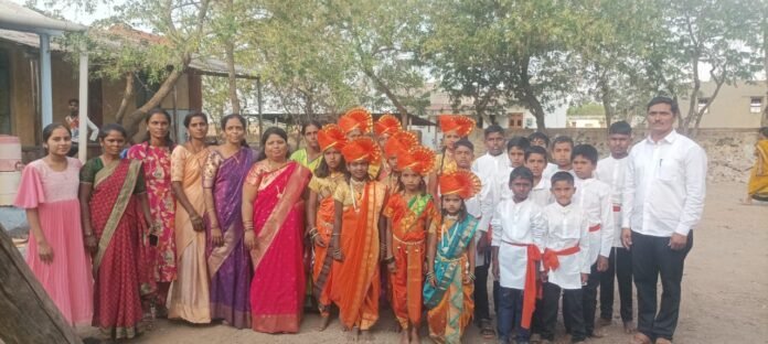 तोंडले येथे रंगला बालआनंद मेळावा; परतवडी शाळेच्या विद्यार्थ्यांचे शिवरायांवरील नृत्य सादरीकरण ठरले आकर्षण!