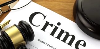 फलटण तालुक्यात शेजाऱ्यांमध्ये तुंबळ हाणामारी; कुऱ्हाड, गज, चाकूने हल्ले – आठ जणांवर गुन्हे दाखल