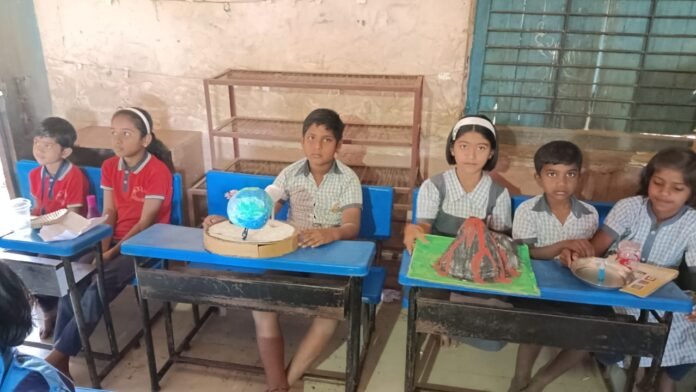 भीमोत्सवानिमित्त राजाळे येथे विज्ञान प्रदर्शनातून वैज्ञानिक दृष्टिकोनाचा जागर