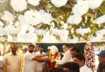 फलटणमध्ये महात्मा फुले जयंतीनिमित्त नागरिकांसाठी पिण्याच्या पाण्याची व अल्पोपहाराची व्यवस्था