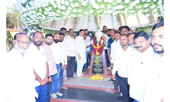 महात्मा ज्योतिराव फुले जयंती उत्साहात साजरी; रामराजे नाईक निंबाळकर यांचा समतेचा संदेश