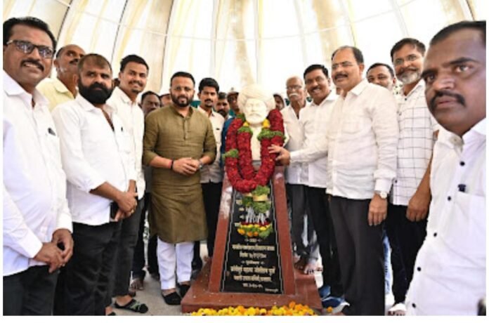 क्रांतिसूर्य महात्मा फुले जयंतीनिमित्त फलटणमध्ये अभिवादन; मंत्री जयकुमार गोरे यांची उपस्थिती