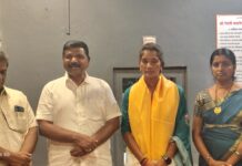 फलटणमध्ये अभिमानाचा क्षण — कु. रसिका मोहिते यांची पुणे शहर पोलीस पदावर निवड; बारस्कर गल्लीत सत्कार सोहळा उत्साहात संपन्न