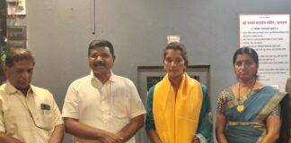 फलटणमध्ये अभिमानाचा क्षण — कु. रसिका मोहिते यांची पुणे शहर पोलीस पदावर निवड; बारस्कर गल्लीत सत्कार सोहळा उत्साहात संपन्न