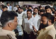 फलटणमध्ये बुद्ध जयंती मिरवणुकीत तणाव; पोलीस निरीक्षक व कार्यकर्त्यामध्ये शाब्दिक चकमक, व्हिडिओ व्हायरल