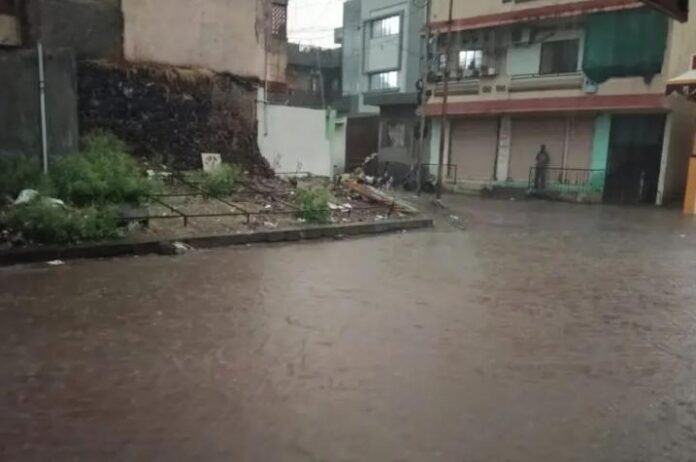 अवकाळी पावसाने फलटणकरांना दिलासा ; उष्णतेपासून नागरिकांची सुटका