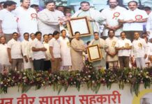 आबासाहेब वीर सामाजिक पुरस्काराने नितीन गडकरी गौरविले