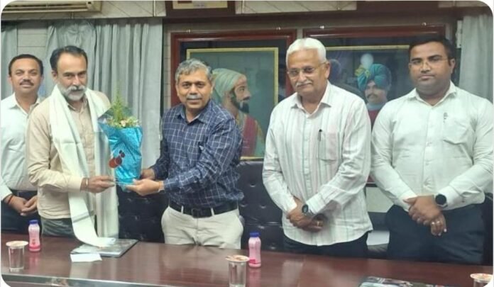 गोकुळच्या आधुनिक कार्यपद्धतीचे श्रीमंत संजीवराजेंकडून कौतुक