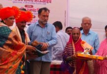 विद्यार्थ्यांच्या जडणघडणीसाठी आयुष्य वेचणाऱ्या मुख्याध्यापक संजय जाधव यांचा गौरव