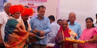 विद्यार्थ्यांच्या जडणघडणीसाठी आयुष्य वेचणाऱ्या मुख्याध्यापक संजय जाधव यांचा गौरव