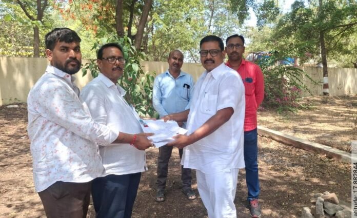 प्रभाग क्र. १० मधील वादळग्रस्त नागरिकांना मदत मिळवून देण्यासाठी नगरसेविका मनिषा तिकोटे यांची पुढाकार