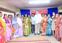 महिला व ज्येष्ठ नागरिकांसाठी NCMC कार्ड वितरण मेळावा उत्साहात; 262 लाभार्थ्यांना कार्डांचे वाटपश्रीमंत संजीवराजे नाईक निंबाळकर यांच्या हस्ते वितरण; लवकरच आधार नोंदणी व दुरुस्ती शिबिराचे आयोजन