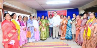 महिला व ज्येष्ठ नागरिकांसाठी NCMC कार्ड वितरण मेळावा उत्साहात; 262 लाभार्थ्यांना कार्डांचे वाटपश्रीमंत संजीवराजे नाईक निंबाळकर यांच्या हस्ते वितरण; लवकरच आधार नोंदणी व दुरुस्ती शिबिराचे आयोजन