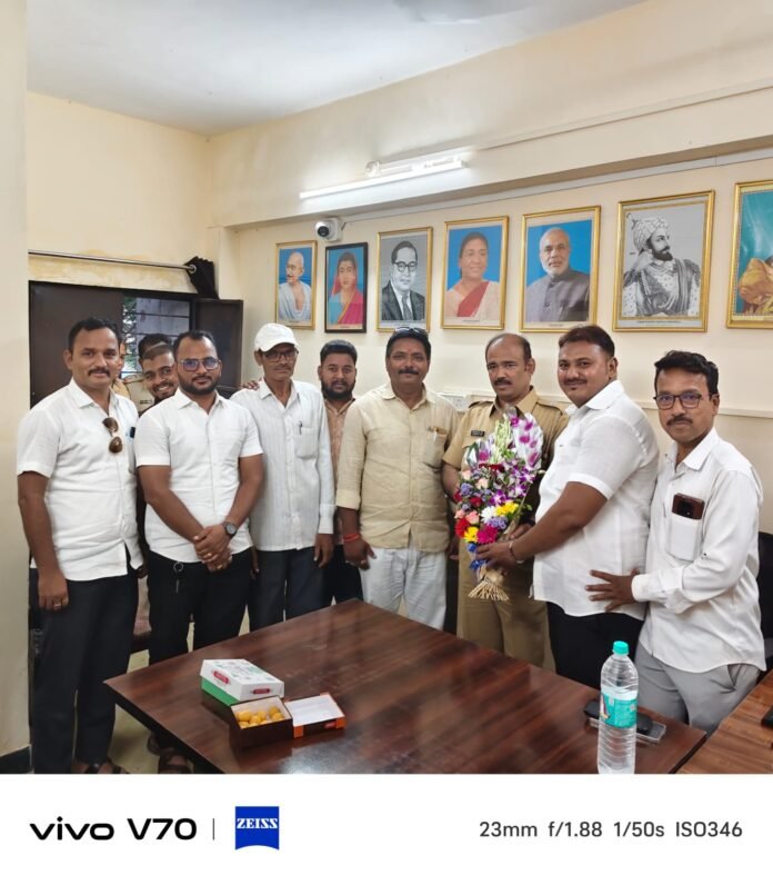 उपप्रादेशिक परिवहन कार्यालय फलटण येथे डीवायआरटीओ सचिन विधाते यांचा फलटण प्रतिनिधी संघटनेतर्फे सत्कार
