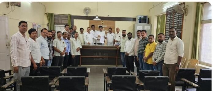 फलटण : पत्रकारांवरील कथित धमकीप्रकरणी खासदार संजय दिना पाटील यांच्या विरोधात पत्रकार संघटनांचे तीव्र आंदोलन