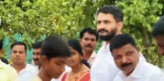 ज्ञानदान हेच श्रेष्ठ दान! फलटण नगर परिषद प्रभाग क्र. १२ मध्ये विद्यार्थ्यांना शालेय साहित्याचे वाटप