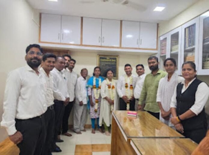 फलटण बार असोसिएशनच्या बिनविरोध निवडलेल्या पदाधिकाऱ्यांचा उत्साहात सत्कार; नव्या कार्यकारिणीने व्यक्त केला विकासाचा निर्धार