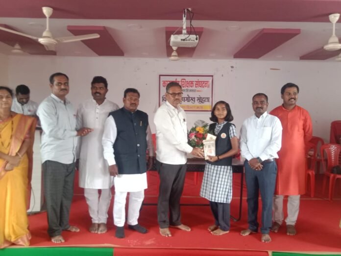 कास्ट्राईब शिक्षक संघटनेच्या पुढाकारातून माण तालुक्यातील गुणवंत विद्यार्थ्यांचा गुणगौरव; शिष्यवृत्ती, नवोदय, प्रज्ञाशोध व मंथन स्पर्धांतील यशस्वी विद्यार्थ्यांचा सन्मान कास्ट्राईब शिक्षक संघटनेच्या पुढाकारातून माण तालुक्यातील गुणवंत विद्यार्थ्यांचा गुणगौरव; शिष्यवृत्ती, नवोदय, प्रज्ञाशोध व मंथन स्पर्धांतील यशस्वी विद्यार्थ्यांचा सन्मान