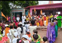 संत ज्ञानेश्वर महाराज पालखी सोहळ्यानिमित्त खुडूस जिल्हा परिषद आदर्श केंद्र शाळेत बालवारकऱ्यांची भक्तिमय दिंडी उत्साहात संपन्न