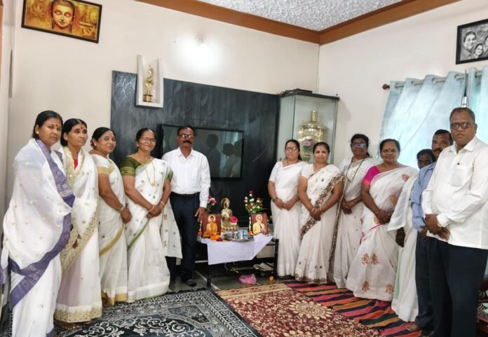 आषाढ पौर्णिमेनिमित्त वर्षावासाचा उत्साहात प्रारंभआषाढ पौर्णिमेचे महत्त्व विशद करत वर्षावास आरंभी वाढदिवस साजरा