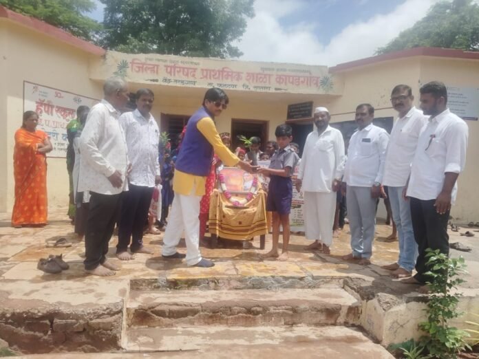 अहिल्यादेवी होळकरांच्या २३१व्या पुण्यतिथीनिमित्त १२० वृक्षांचे वाटप; चार जिल्हा परिषद शाळांमध्ये संविधान उद्देशिकेची भेट