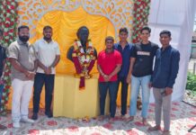 साहित्यसम्राट लोकशाहिर अण्णाभाऊ साठे यांच्या पुतळ्यास विश्वरत्न डॉ. बाबासाहेब आंबेडकर जयंती महोत्सव समिती २०२६ फलटण. यांच्या वतीने अभिवादन.