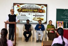 मुधोजी महाविद्यालयात अण्णाभाऊंच्या विचारांचा जागर: ‘लेखन प्रेरणा दिन’ व ‘फकिरा’ वाचनाला विद्यार्थ्यांचा उत्स्फूर्त प्रतिसाद
